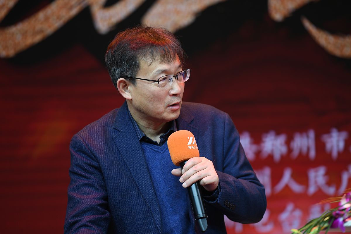 2019年12月31日,郑州,茅盾文学奖获得者,著名作家李洱.