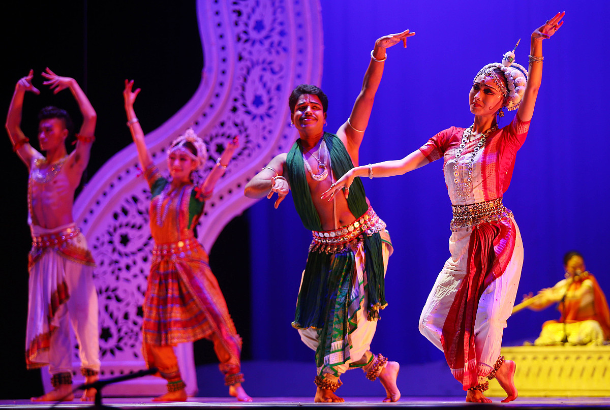 娱乐型专业型表演型的区别回答+拓展