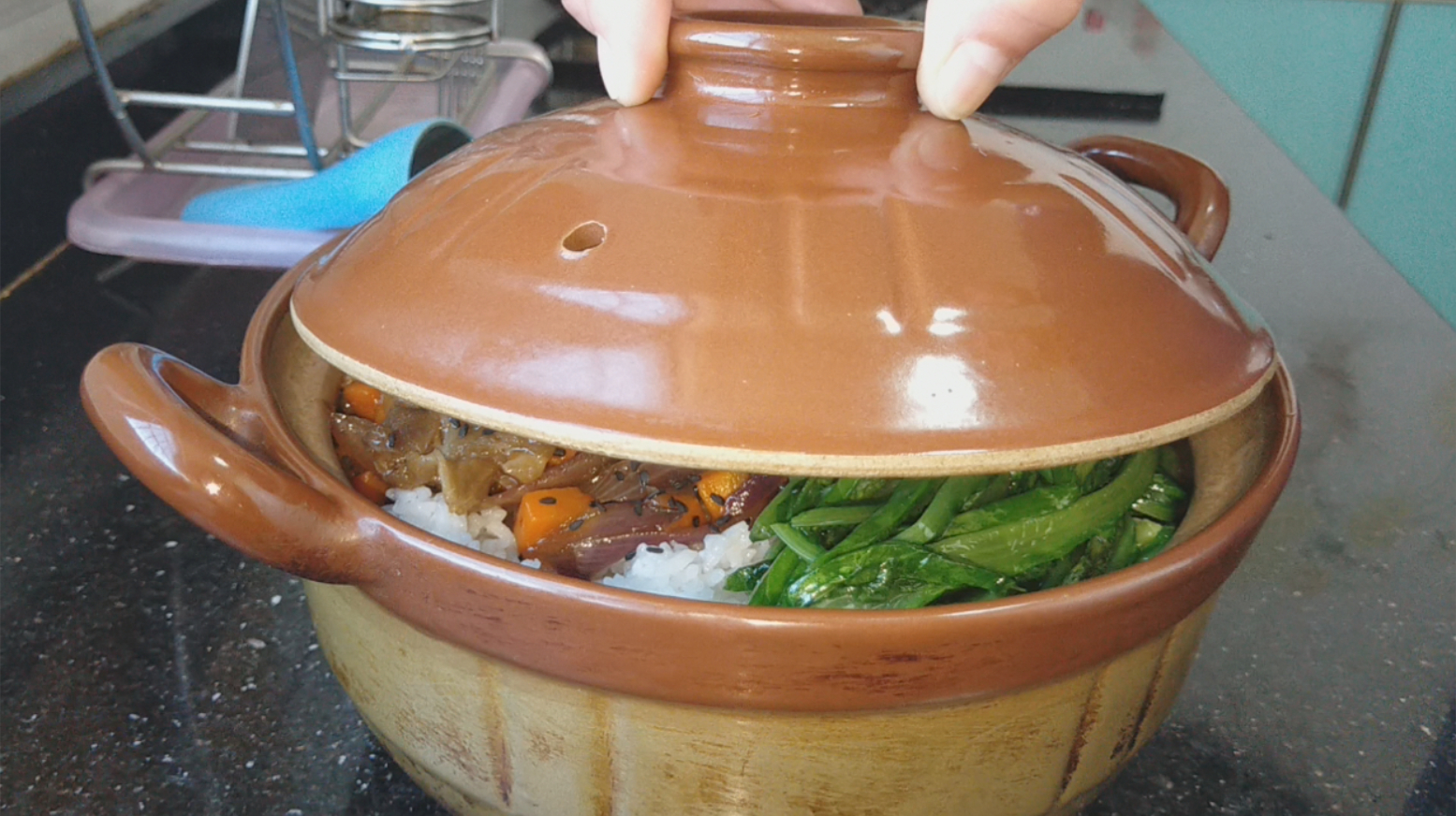 天越冷越爱一锅特色盖浇饭,有荤有素,营养又好吃,天天吃都不腻