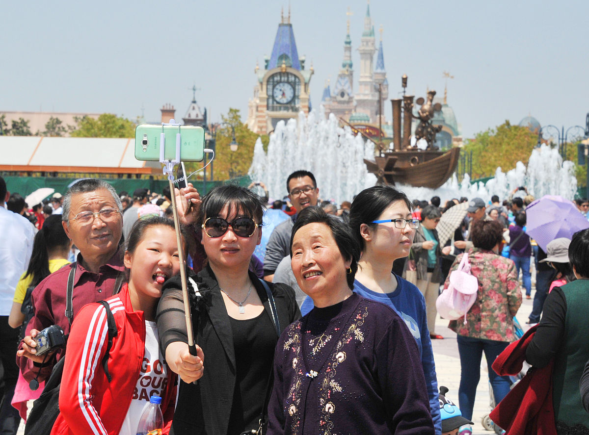 写一篇去上海迪士尼游玩的作文