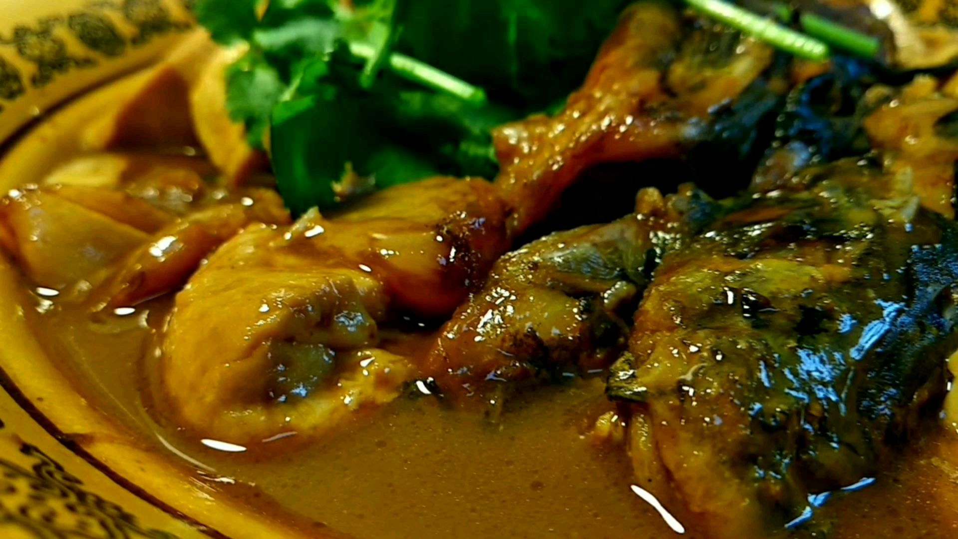 黄骨鱼炖豆腐的家常做法,鱼肉滑嫩,豆腐鲜香,一大盘上桌就吃光