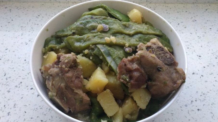 东北人都爱吃的炖菜——脊骨豆角炖土豆!