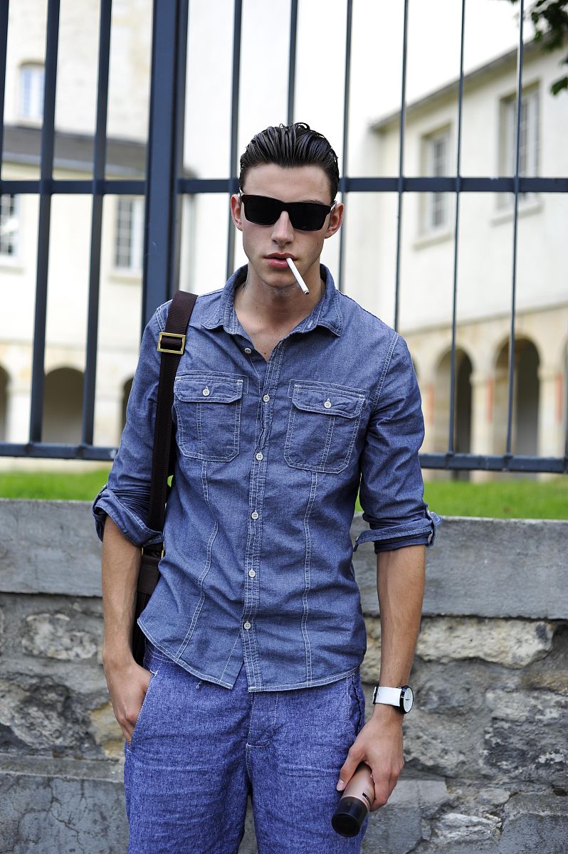 以买家身份写10句简短的话赞美这件男士牛仔工装短裤