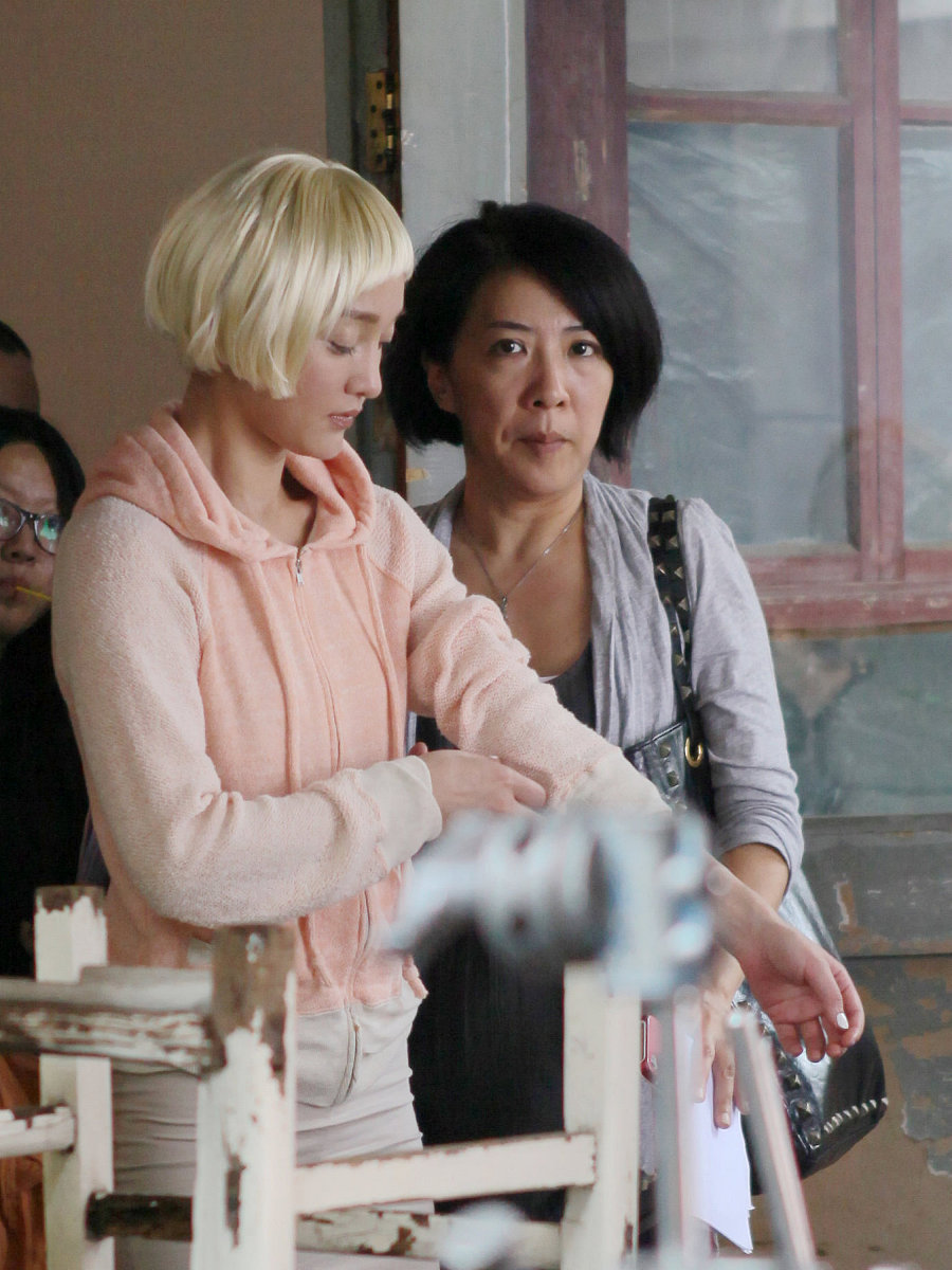 2012年6月29日,北京,微电影《i know u》在北京后海的床吧热拍.***_**