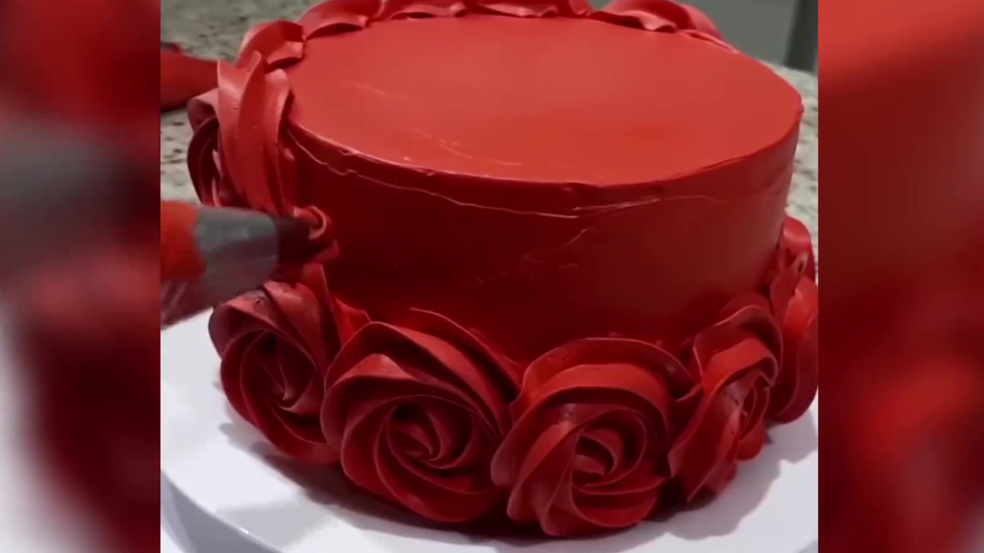 牛人制作的结婚蛋糕,玫瑰的红色调的太好看了!