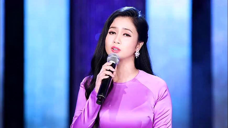 [图]非常好听的越南抒情歌曲《Hai Mùa Mưa Phương Anh》