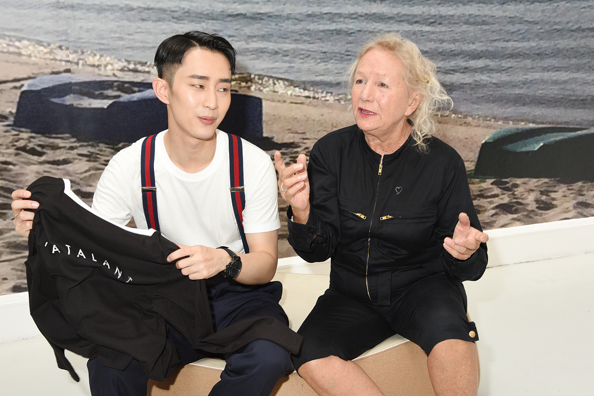 Zhang Songwen: A Masterclass in Perseverance and Integrity in the Face of 'Two-Way Rejection'