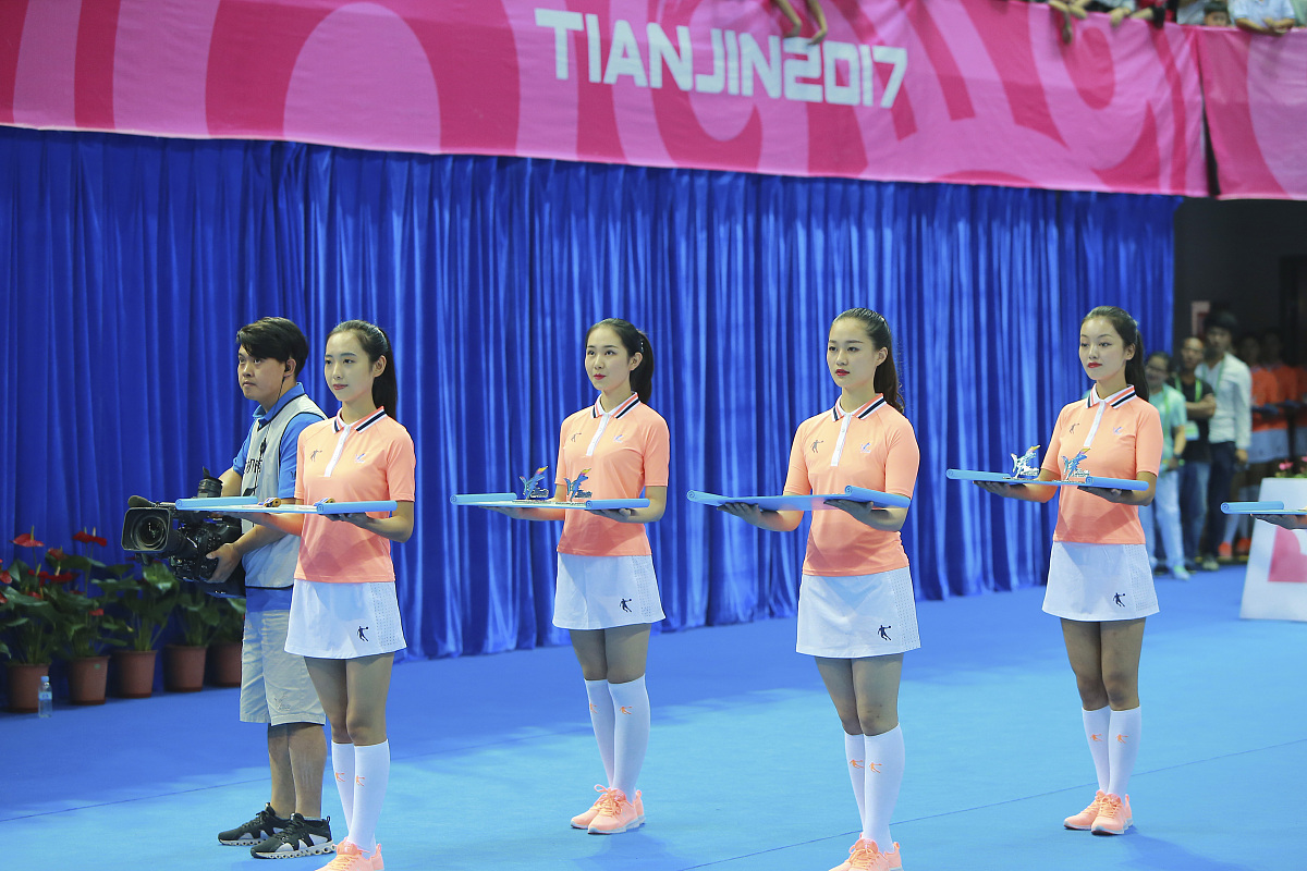 阜阳体育运动学校体操运动员邓琳琳勇夺伦敦奥运会金牌！