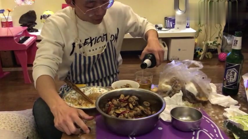 比尔盖茨的人造肉都是玩剩下的,人造鱿鱼丝,吃一袋能喝一箱啤酒