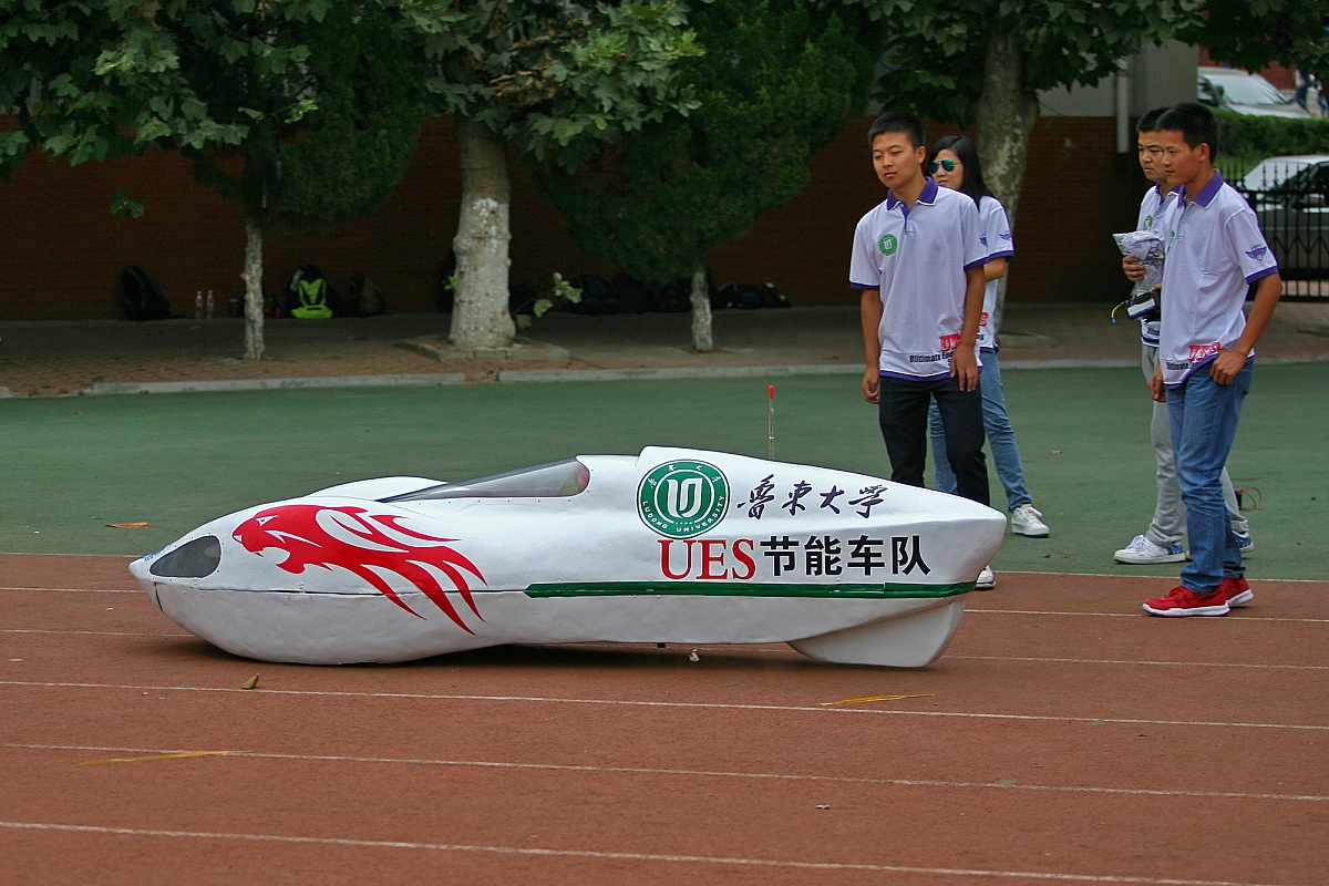 ***_***2014年09月16日,在山东烟台鲁东大学,试车手驾驶节能汽车在操