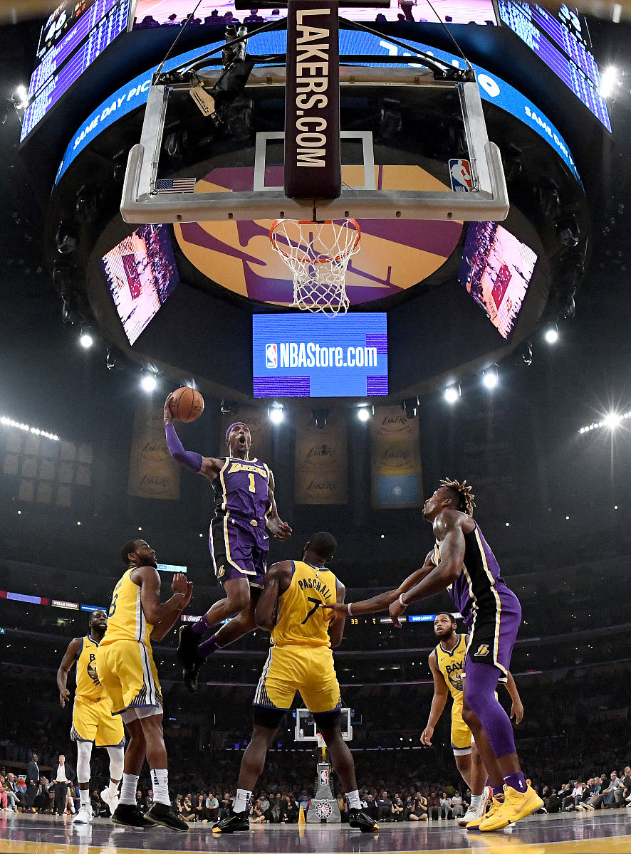 不需要它。在 ADBron 上场之前你需要停下来并轻松上篮。Rui 创造了自己的篮筐而 Schröder 无论如何都会跑动阵容。