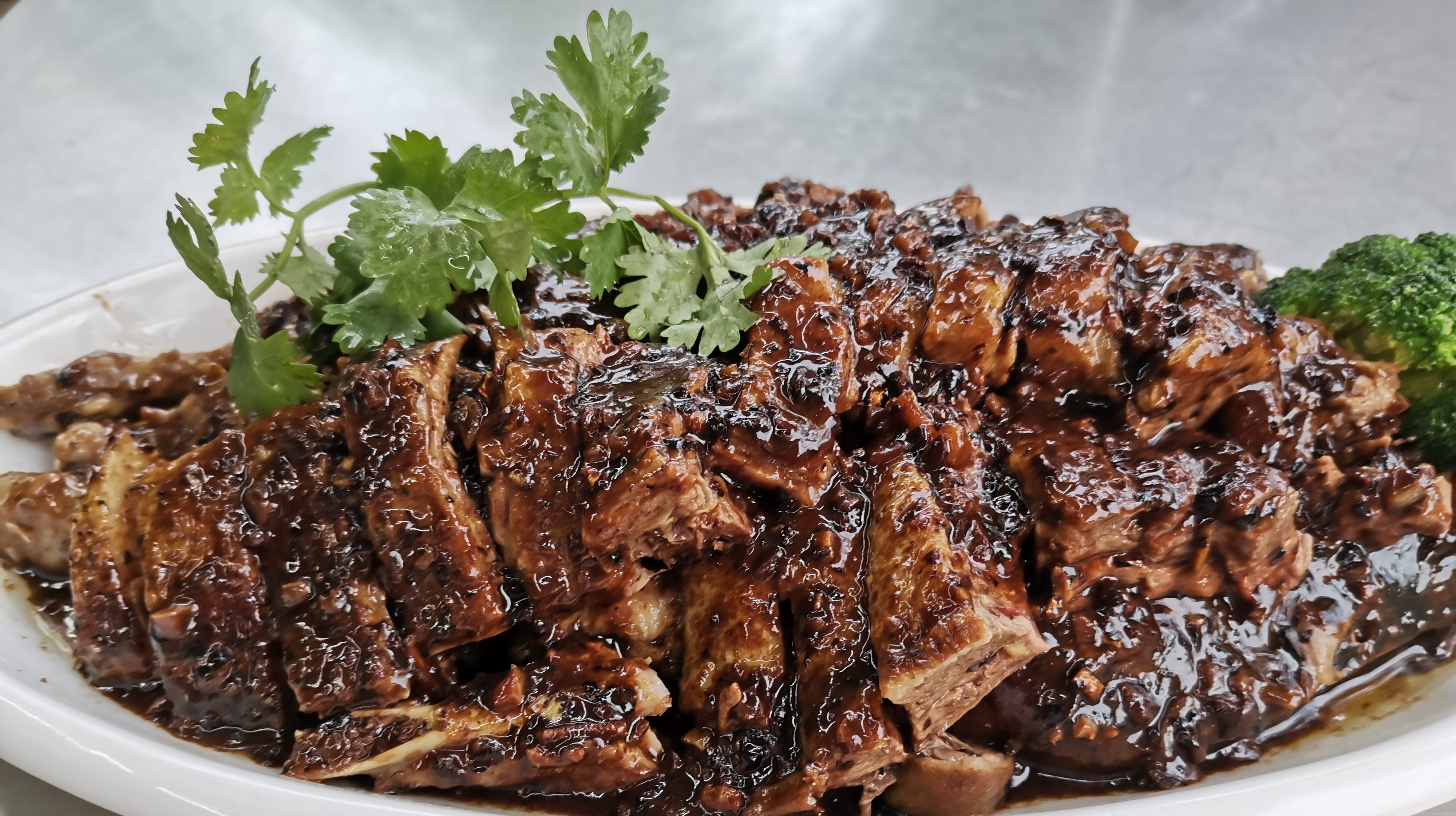 广东大厨分享经典招牌菜“豆豉鸭”味道香浓鸭肉嫩滑多汁