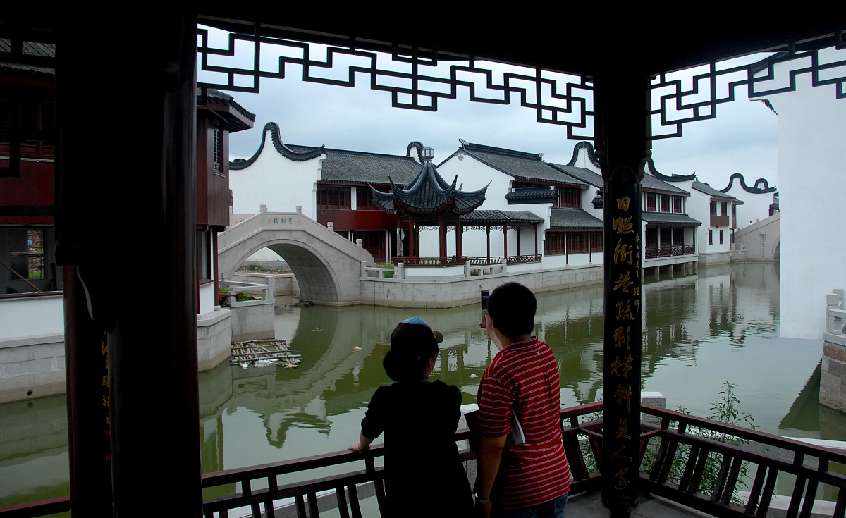 ***_***2009年8月12日,东西老街上的河岸水桥,河边印月亭,水榭等已展