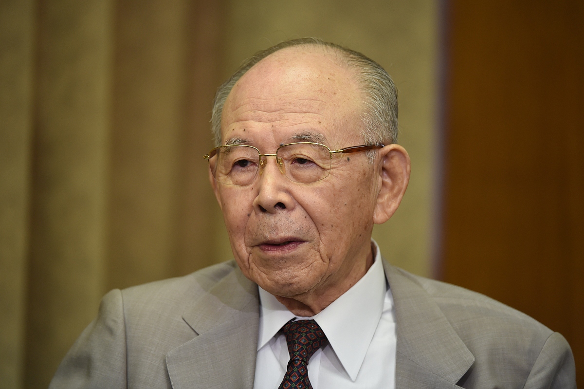 当地时间2014年10月8日,日本名古屋,2014年度诺贝尔物理学奖得主赤崎