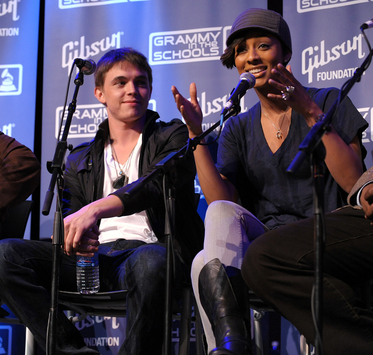 如果你是一名中国铁路北京局集团有限公司北京货运中心的职工参加北京交通大学mba预面试请用英文回答如下问题：why do you want to enroll for an MBA program