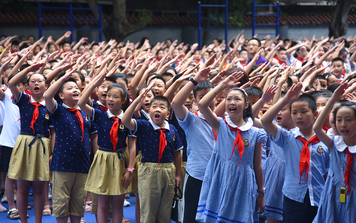 ***_***2018年9月6日,重庆市万州区电报路小学,师生齐聚操场,升国旗唱