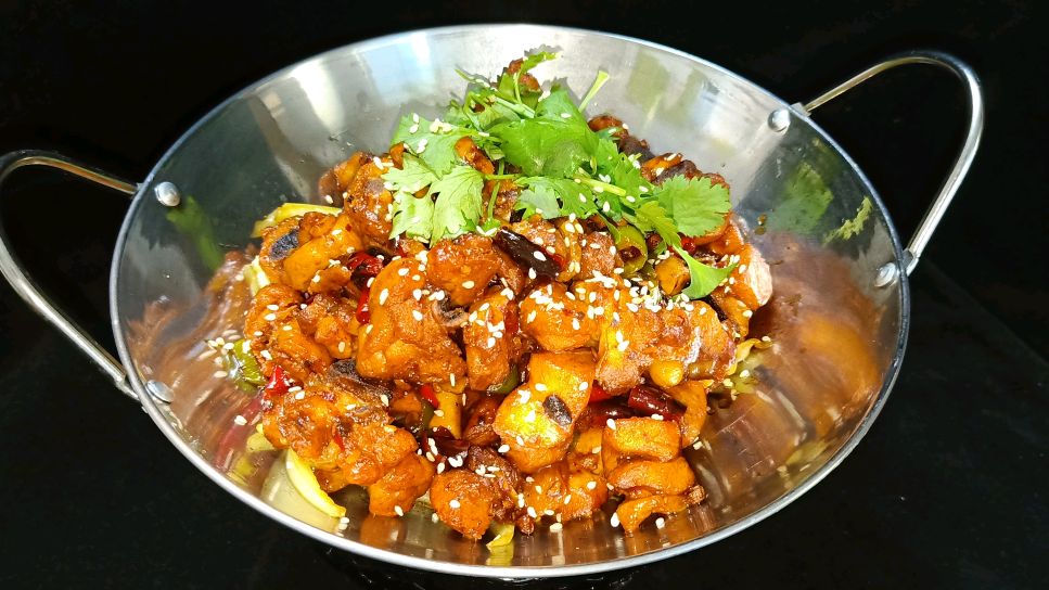 厨师长教你家庭版“干锅鸡”制作方法,麻辣鲜香真下饭