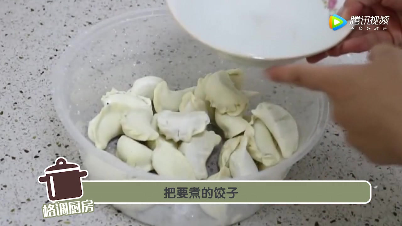 煮速冻水饺容易破皮?教你一个小妙招,煮出的水饺不破皮!