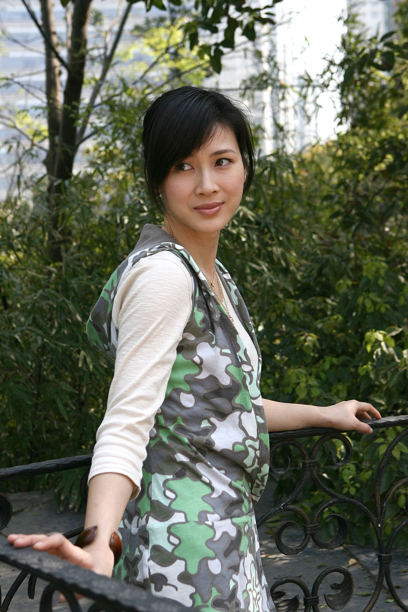 2007年3月29日,童蕾接受采访拍摄写真.+++_+++童蕾