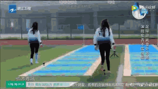 熱巴走路內八，楊冪駝背嚴重，盤點那些儀態有問題的明星