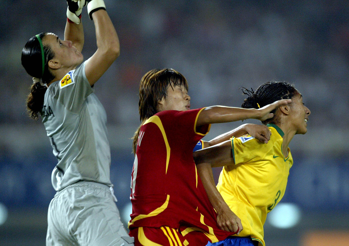 2007年9月15日,湖北武汉,2007女足世界杯d组小组赛,中国0-4不敌巴西.
