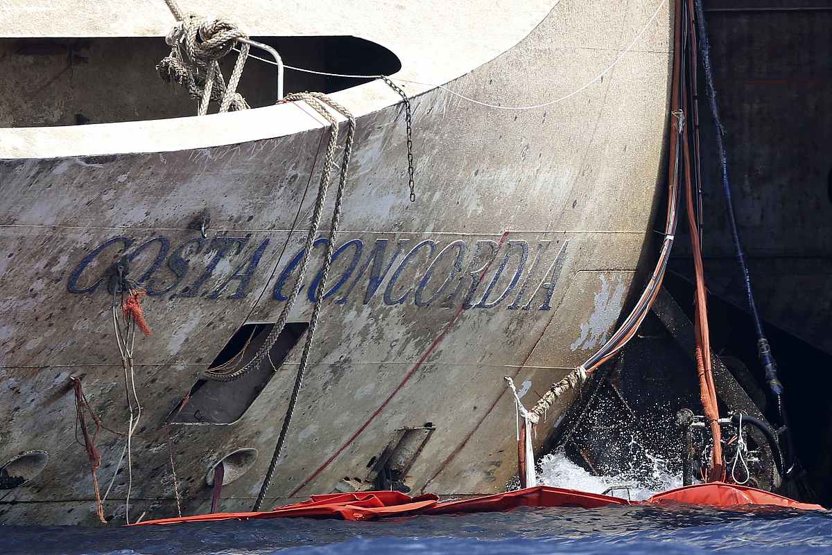 现在你是一个PPT高手请根据以下描述成都大运会生成一份简单的PPT内容大纲#要求##必需以结构化的格式输出可以以markdown的形式呈现Response in ChineseSimplified