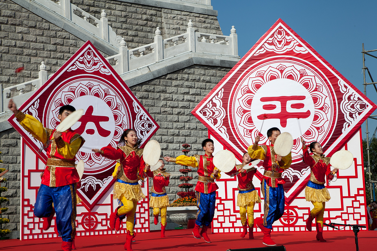 民俗文化传承的意义：从历史传承到文化创新