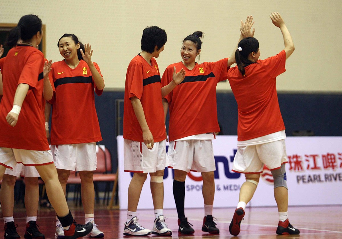 中澳女篮热身赛激战正酣,双方实力较量备受瞩目