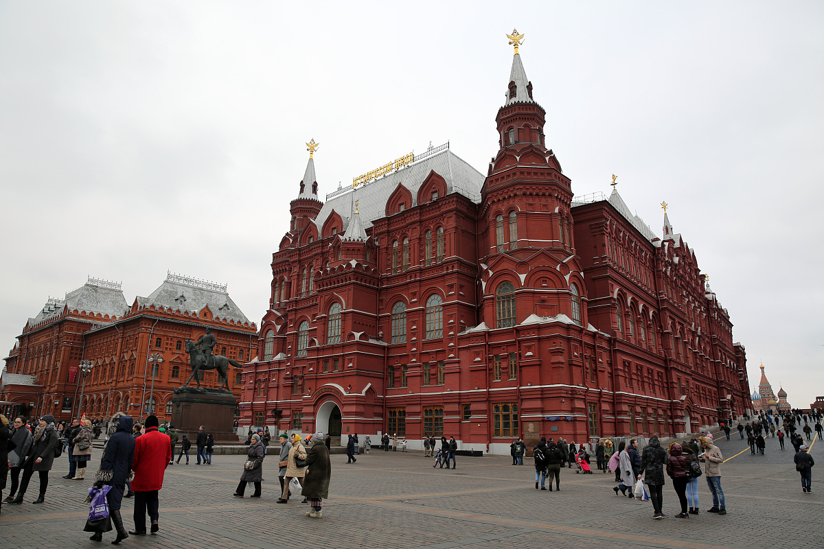 如何计算6个相同小长方形拼成的大长方形面积？