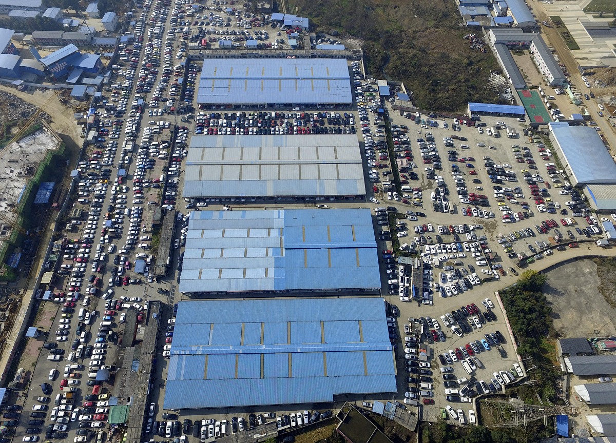 ***_***2016年12月8日,航拍的贵阳市金阳二手车市场车辆阵容.  本月20