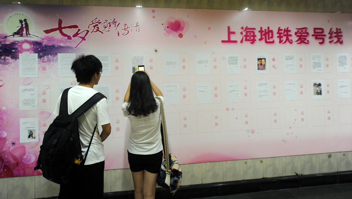 女孩拒绝男孩男孩答应再也不联系女孩但第二天女孩生病男孩非常担心决定破坏自己的承诺询问女孩身体状况的故事