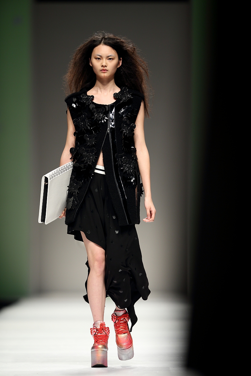 郑州商贸技师学院的服装设计与制作初高级工初中生就业前景如何