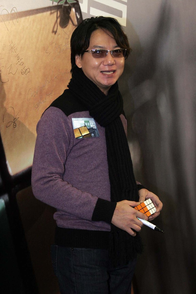 2009年1月19日,香港,许志安首次执导为自己拍自传《魔方宅男》.***_**