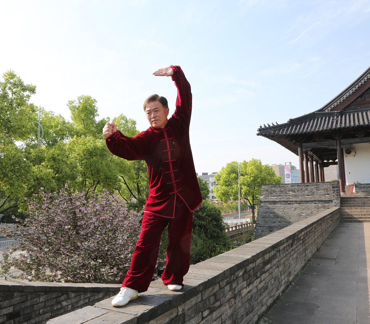 史记项羽本纪中鸿门宴表现出项羽性格中的哪一方面