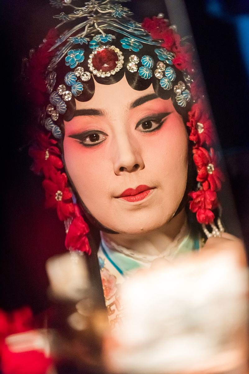 2016年10月27日,上海,京剧《宇宙锋》台前幕后花絮.***_***2016年10月