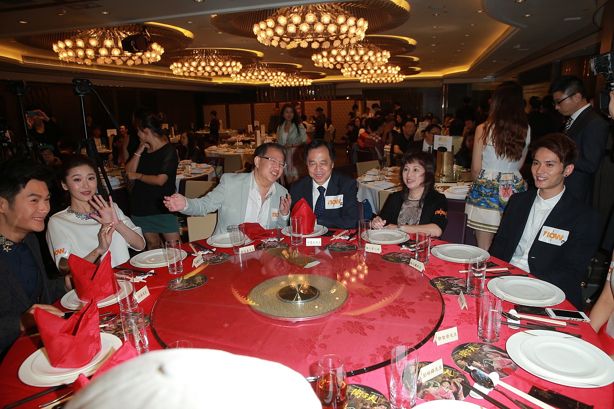 酒桌上祝贺新工作：真诚祝福，助你事业腾飞