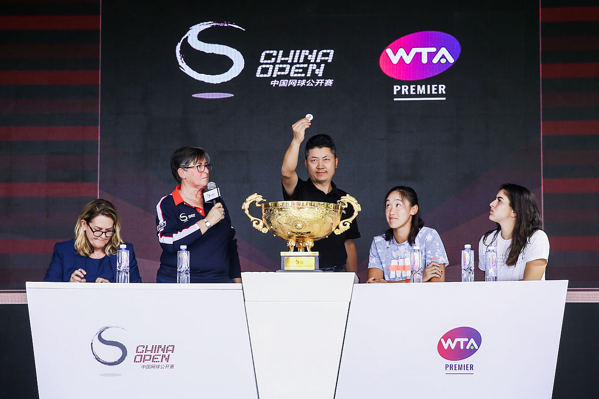 你是腾讯王者电竞品类的专业采购经理完成了供应商年度述职后你要给天美王者电竞的需求方发一封会议纪要请使用中文拟定一封会议纪要