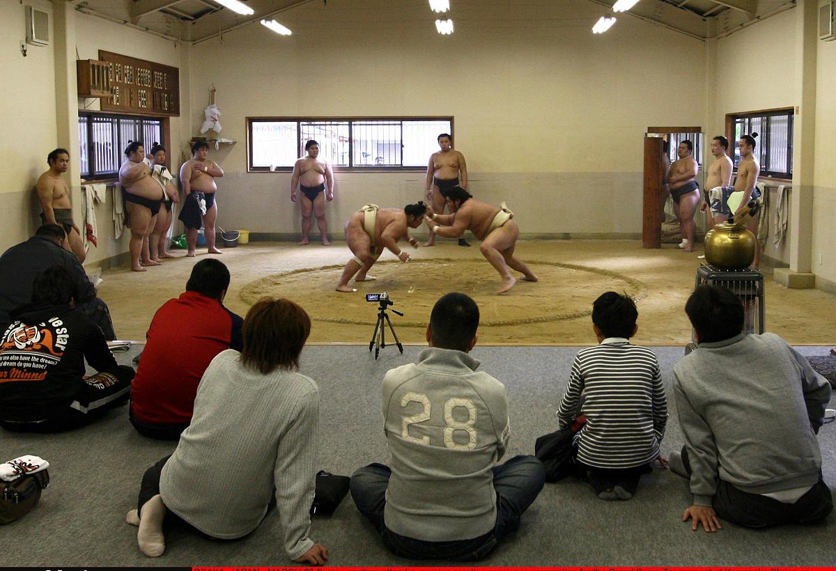 2012年3月3日,日本大阪,2012日本大阪大相扑春季赛前瞻,众选手训练备