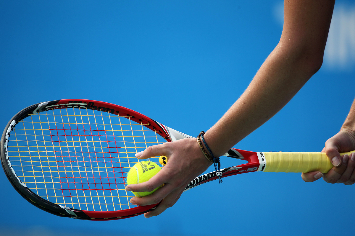 启蒙班学员身体处于感知网球的认知阶段教练员要注重培养学员对网球空间感知、身体协调、运动意识等能力；换一种表达