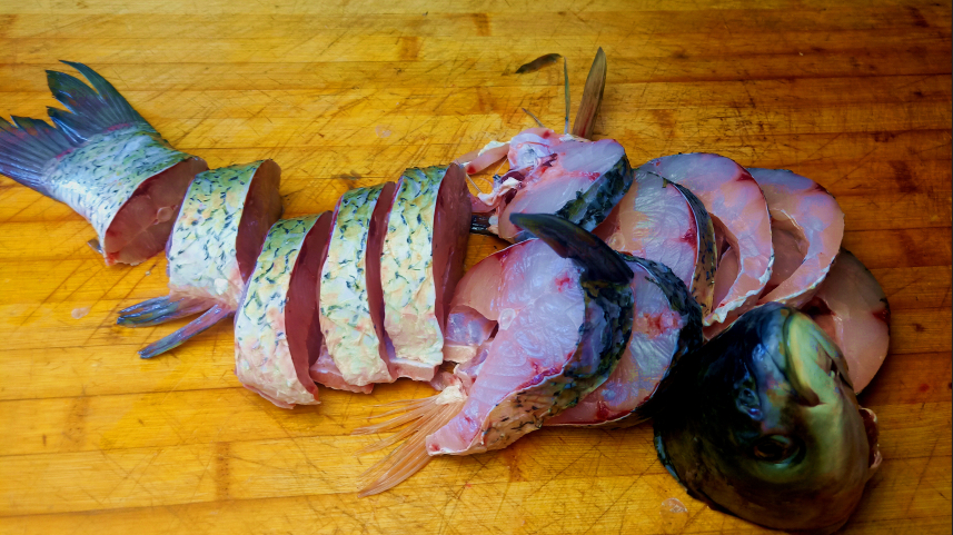 草鱼这样做最好吃!不加一滴水,鱼肉鲜嫩,比水煮鱼酸菜鱼还好吃