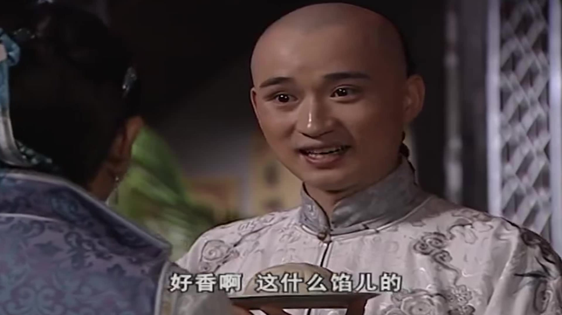 女子杀了小狗做成包子,梅老板知道馅料后,竟当街呕吐起来