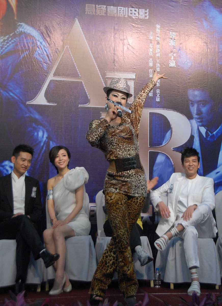 2010年4月27日,杭州,电影《a面b面》举行演员见面会.***_***+++_+++a