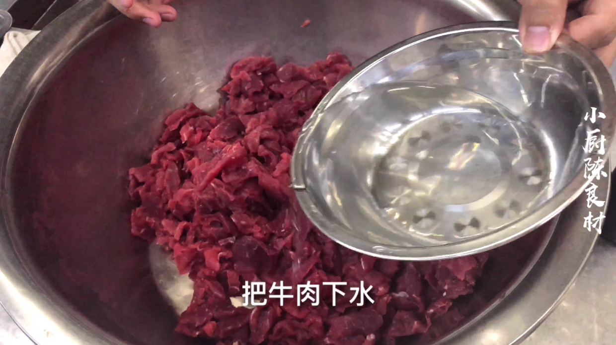 厨师长教你腌制牛肉的几个小妙招,让你腌制出爽口滑嫩的牛肉