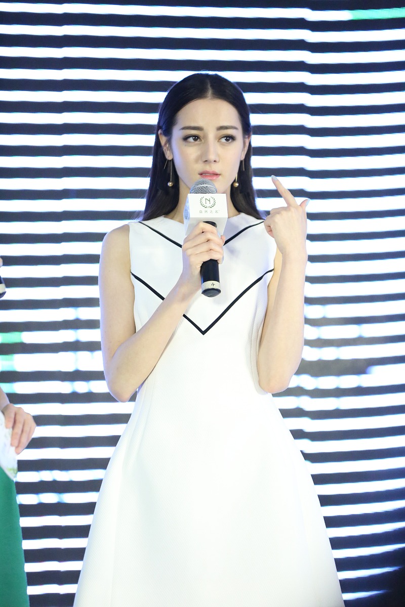 律师谈男子合成迪丽热巴亲吻视频侵害他人肖像权 3月27日消息网红特效合成Up主洪亮3月25日、26日晒出自曝被打原因是之前合成根据这个话题写一篇500字文章并且给出30个字标题