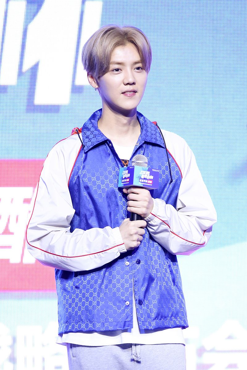 会唱跳、rap、篮球的明星叫什么他的名字是三个字