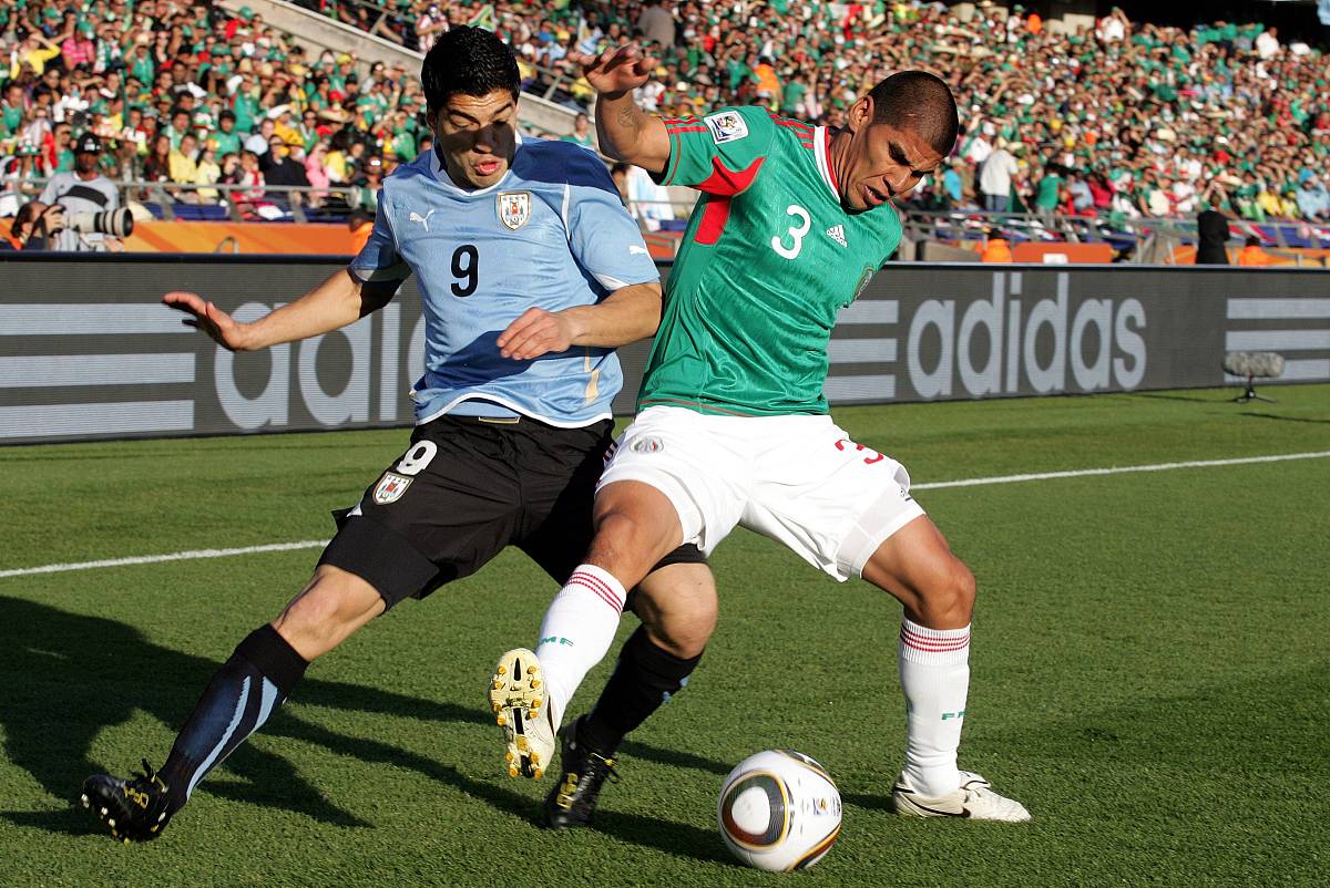 2010年6月22日,南非勒斯腾堡,2010世界杯a组末轮,墨西哥vs乌拉圭.***_