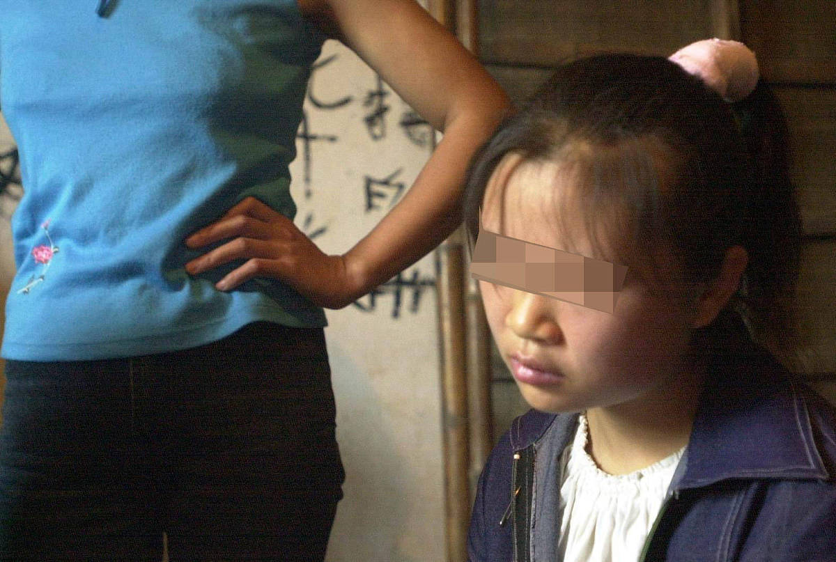 除了瞄准低年龄段的孩子外13-14周岁孩子的失踪率也比其他年龄段高。这时人贩子拐走儿童的目的已不是为了收养而是做苦力、去乞讨甚至强迫被拐孩子参与违法犯罪。