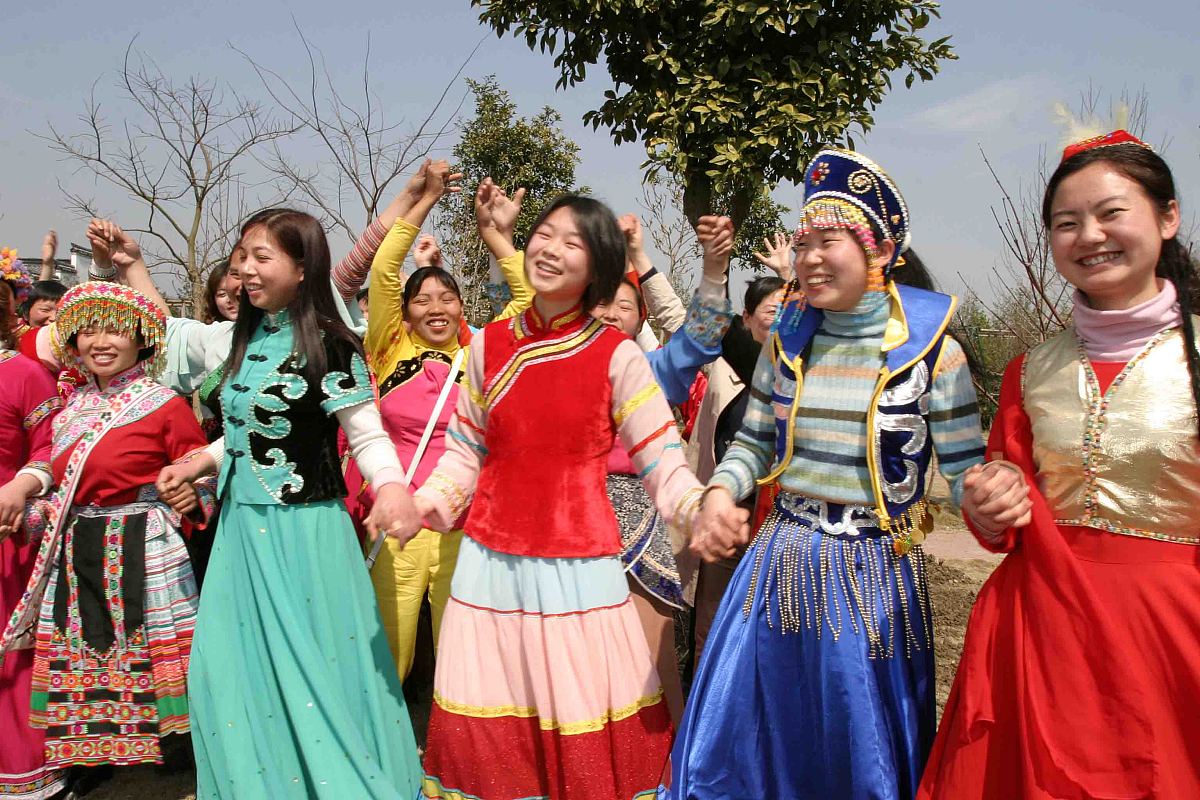 2005年3月8日,首个民族妇女联谊会在全球生态500佳的浙江奉化市滕头村