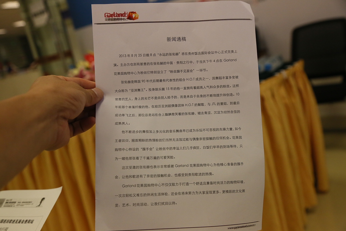 你是王明公司把你从营业部调到了市场部。请 你写一封电子邮件发送给营业部的所有同事对于大 家一直以来的给与你的关照表示感谢。在邮件中你表 示今后将把在营业部学到的东西运用到新的岗位 上。今后和营业部的同事在业务上想必还有需要合作 的地方请大家多多关照。