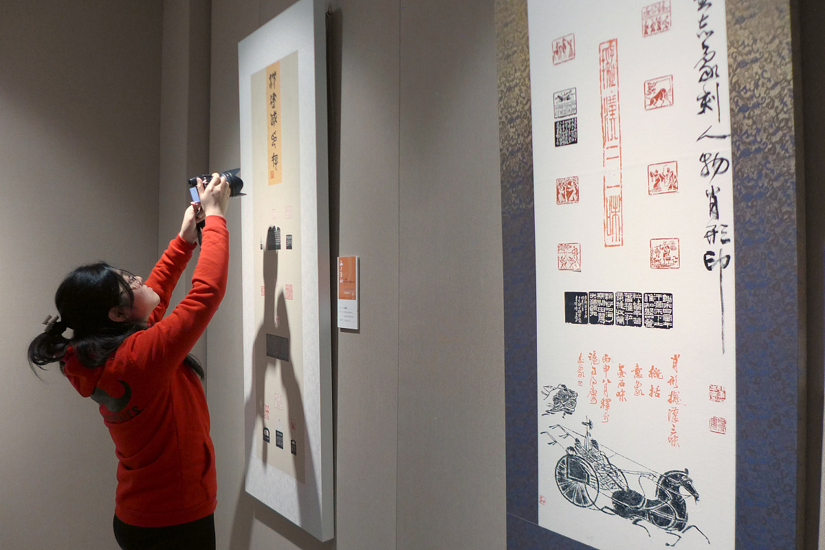 2016年12月7日,上海市第九届书法篆刻大展在上海市文联展厅开幕 .***_